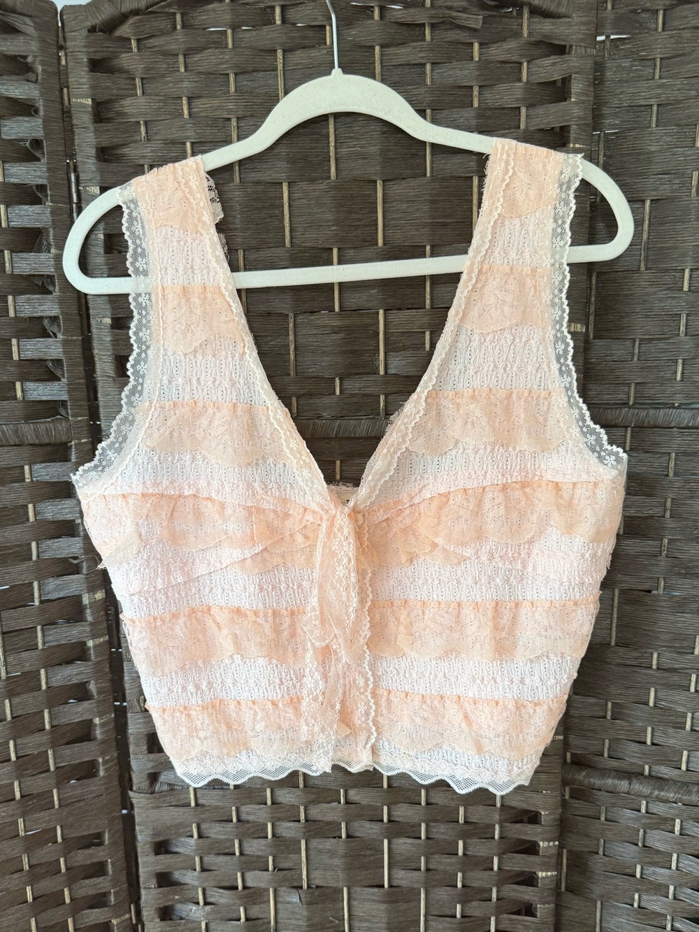 *NEW* Sz L* POL* Lace Trim Peach tank